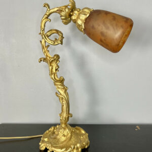 lampe tulipe en pâte signée Daum