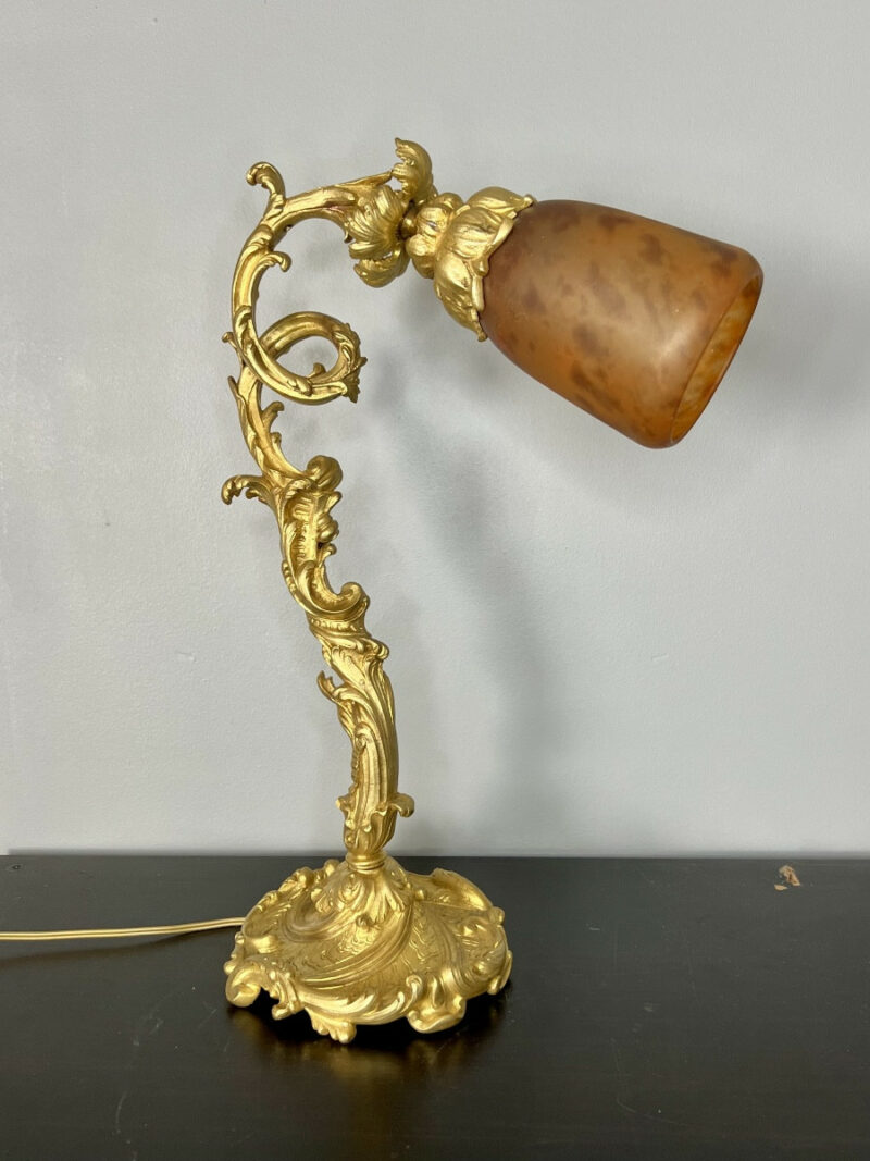 lampe tulipe en pâte signée Daum