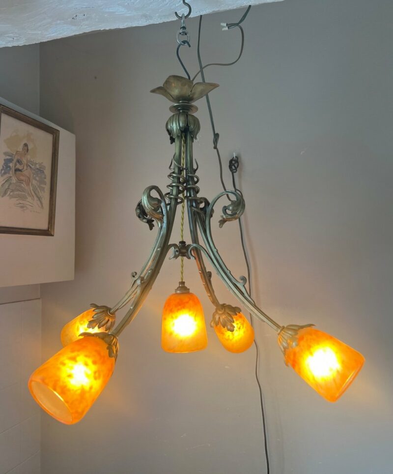 lustre éclairé signé Daum