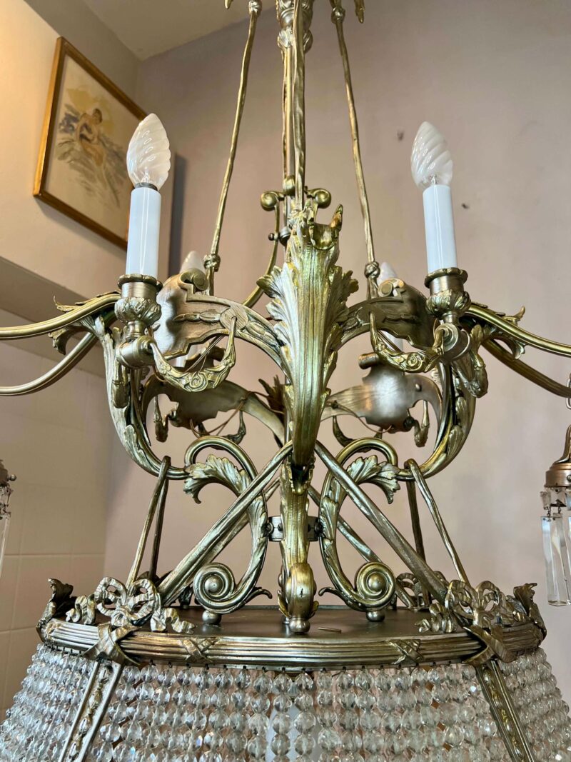 grand lustre en bronze doré et papille de cristal remis en état