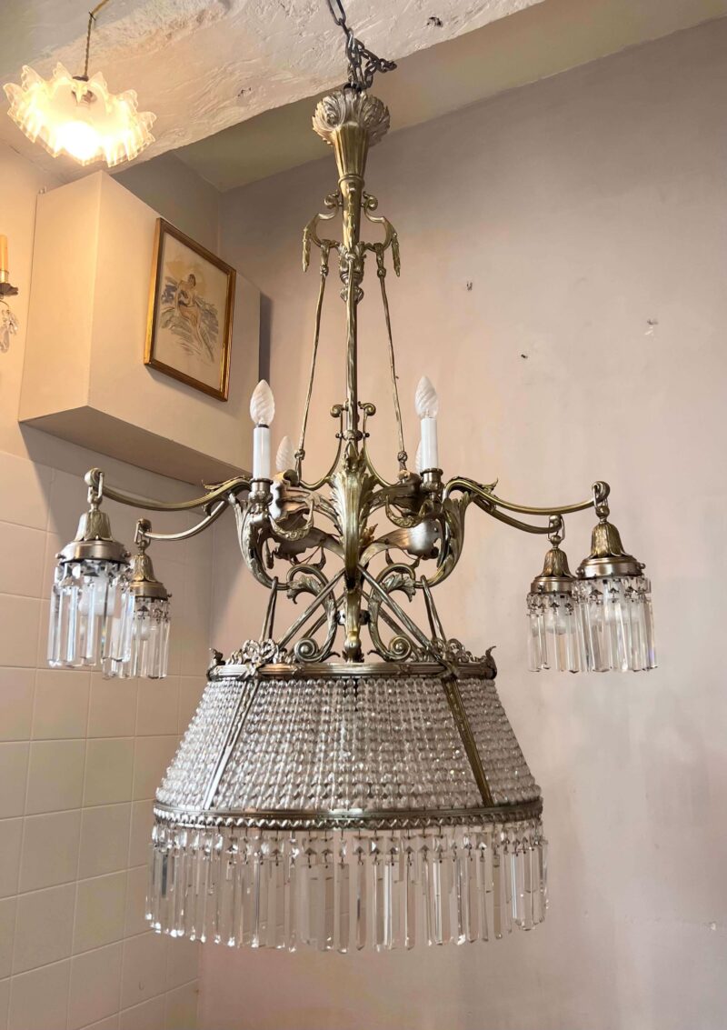 grand lustre en bronze dore et pampilles en cristal restauré remis en état restauration